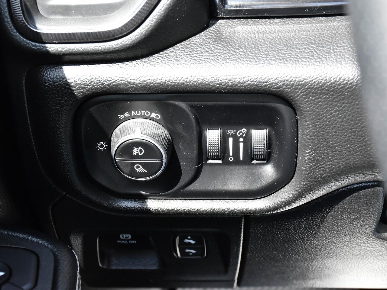 2025 RAM 1500 SPORT Photo