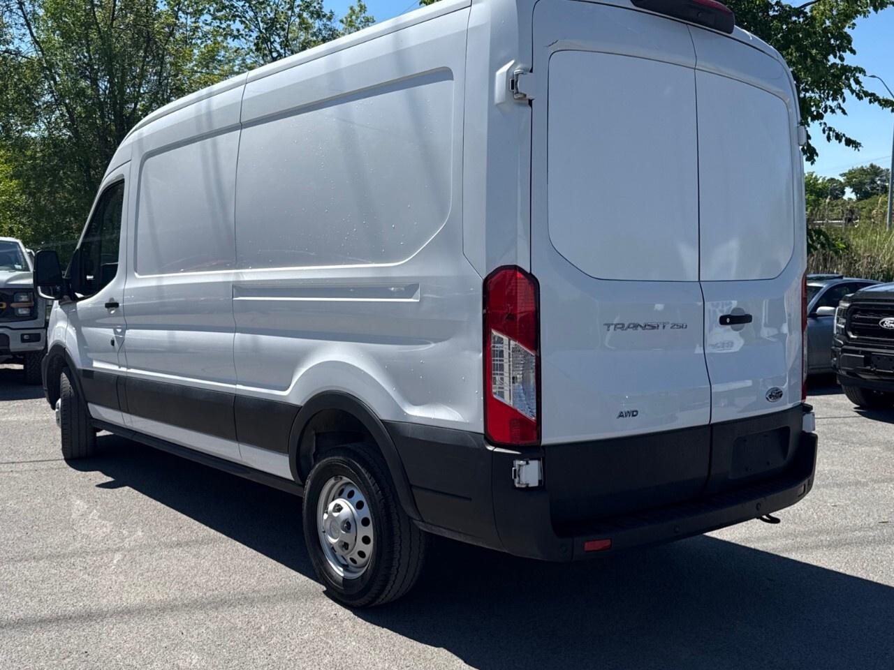 2023 Ford Transit Cargo Van BASE   AWD   LOW KM   NO ACCIDENTS Photo