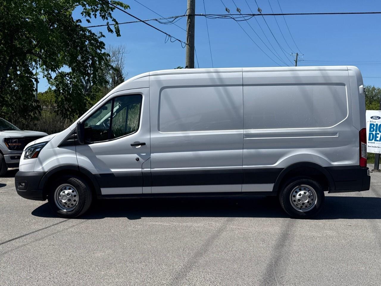 2023 Ford Transit Cargo Van BASE   AWD   LOW KM   NO ACCIDENTS Photo