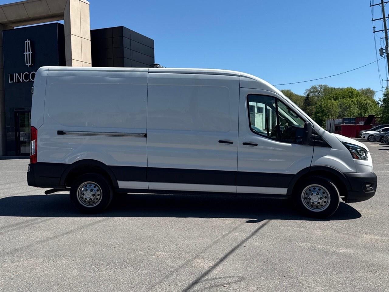2023 Ford Transit Cargo Van BASE   AWD   LOW KM   NO ACCIDENTS Photo3