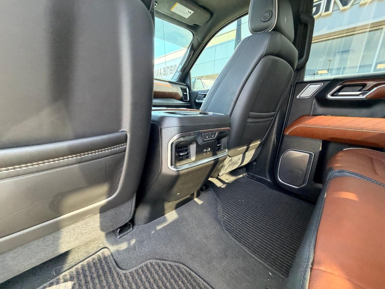 2024 GMC Sierra 1500 Crew Cab Short Box 4-Wheel Drive Denali Ultimate Photo