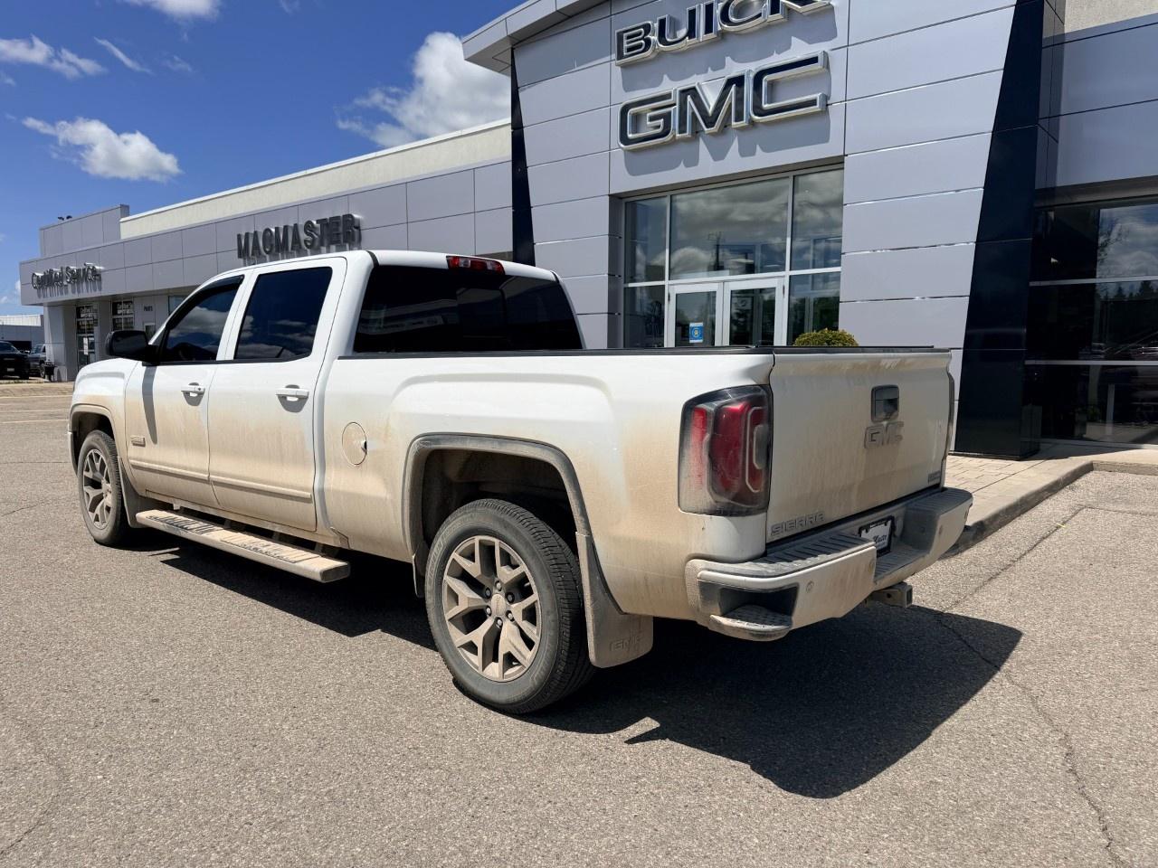2017 GMC Sierra 1500 4WD Crew Cab Standard Box SLT Photo2