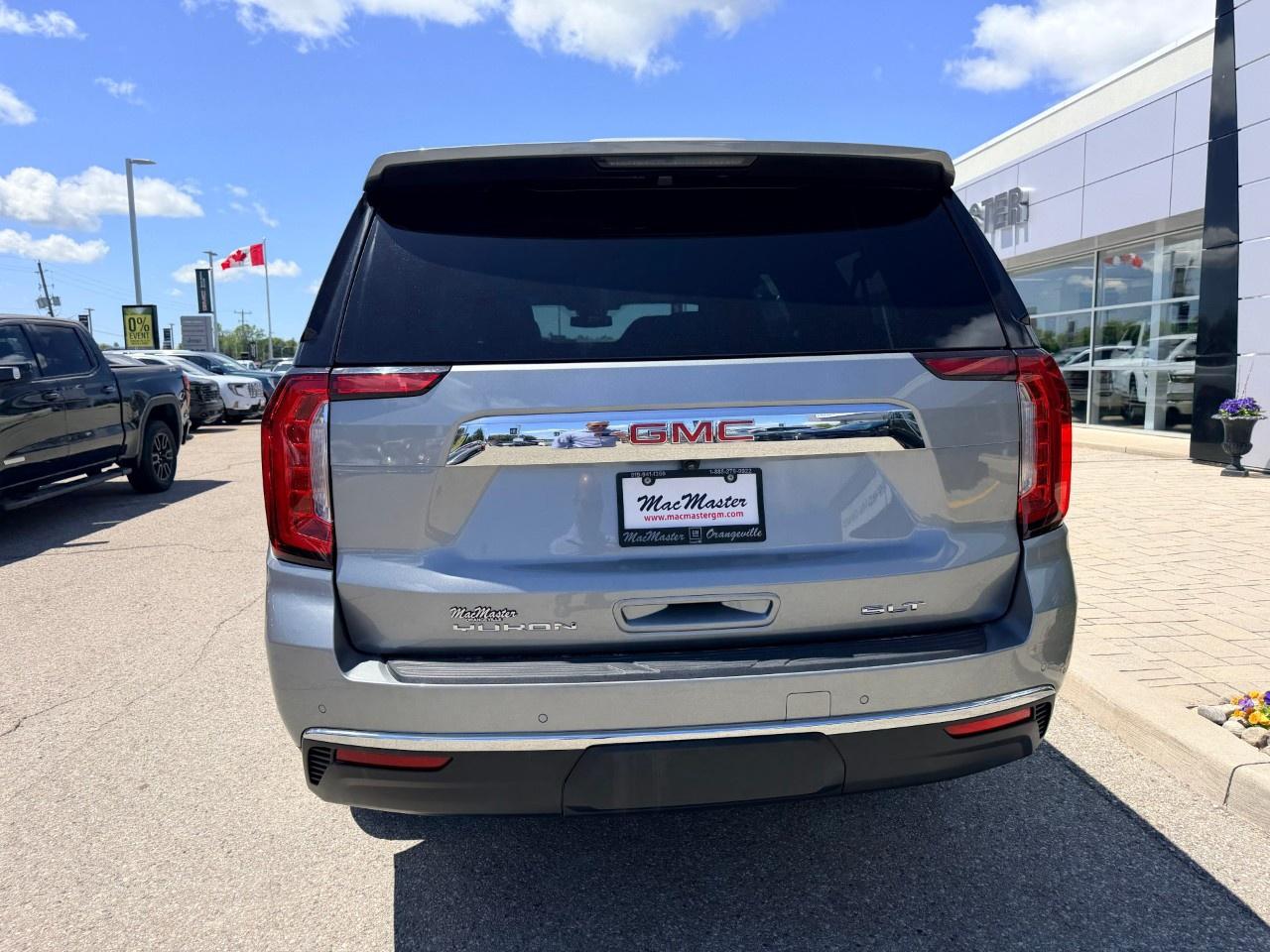 2023 GMC Yukon XL 4WD 4dr SLT Photo4
