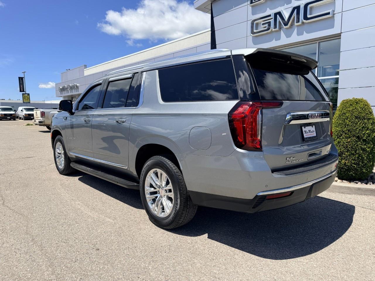 2023 GMC Yukon XL 4WD 4dr SLT Photo
