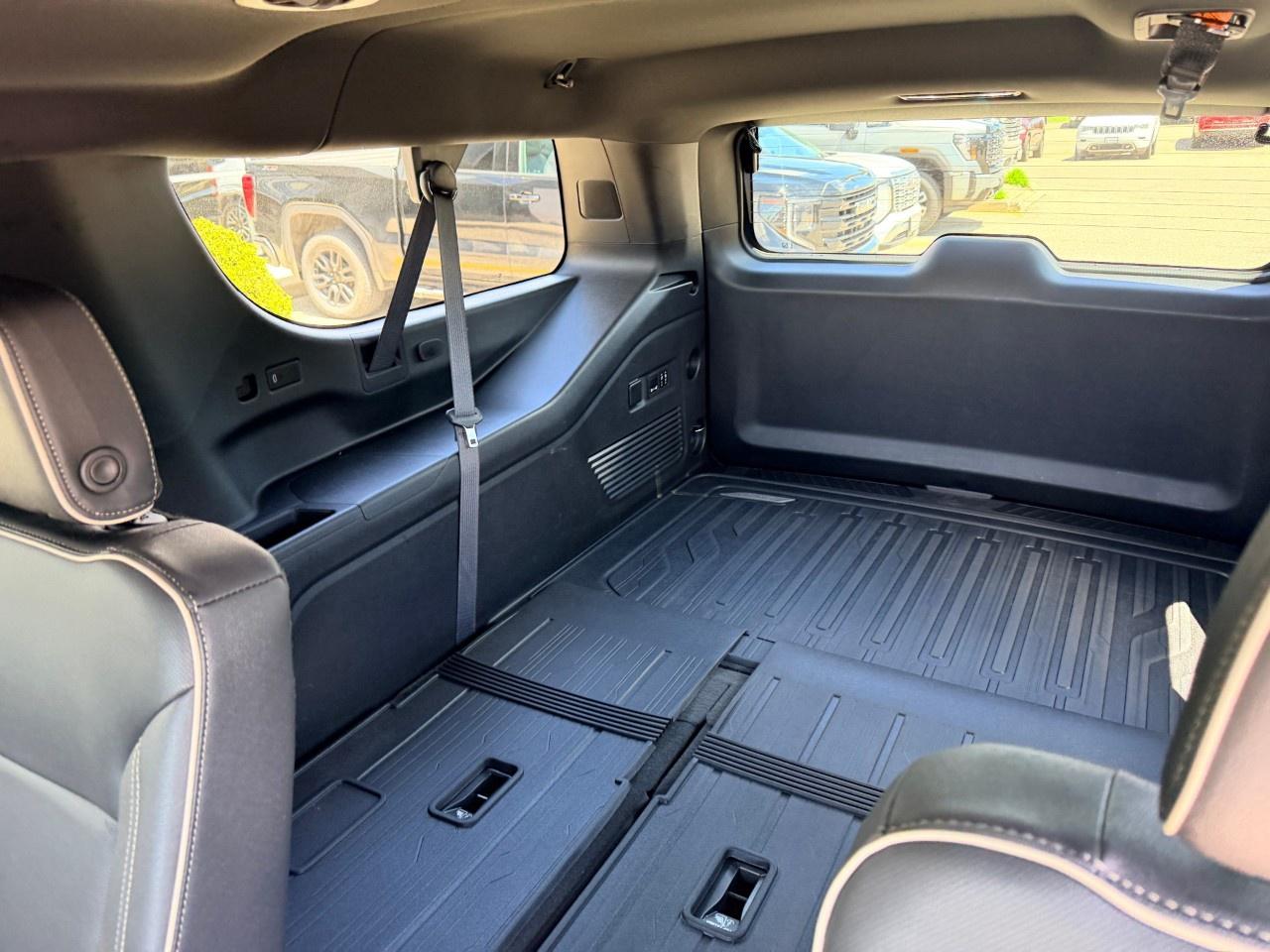 2023 GMC Yukon XL 4WD 4dr SLT Photo