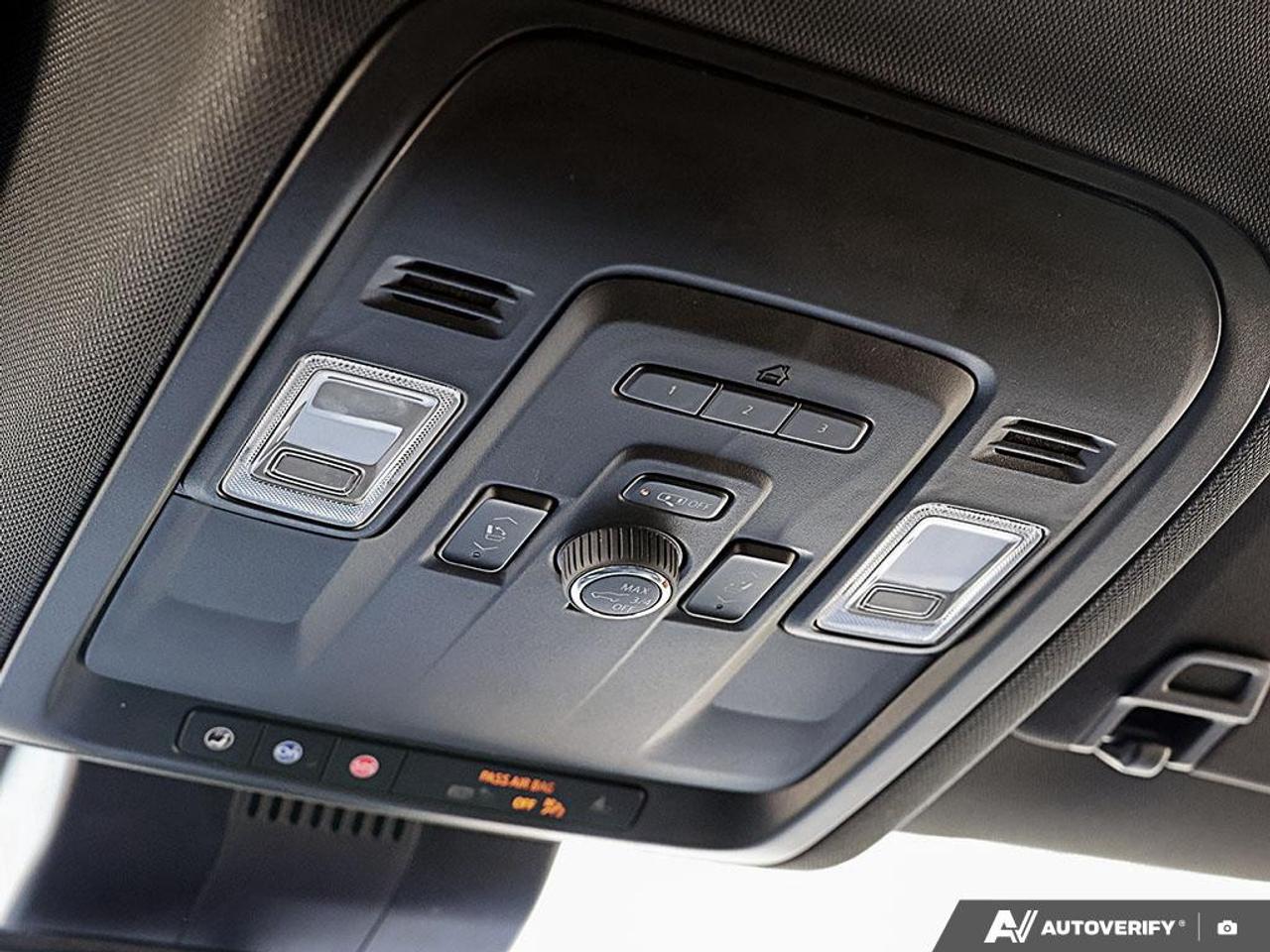 2023 GMC Yukon XL 4WD 4dr SLT Photo
