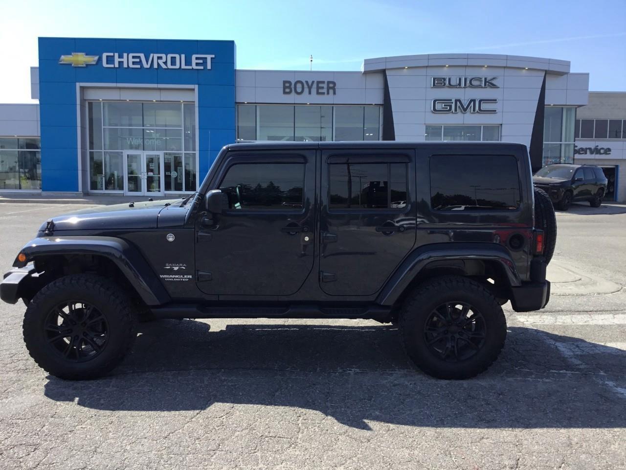 2017 Jeep WRANGLER UNLIMITED Sahara Photo