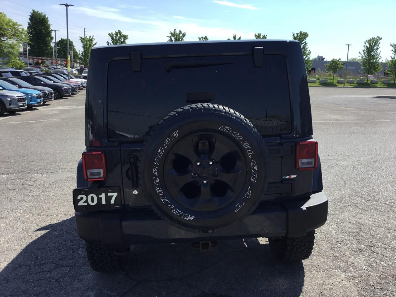 2017 Jeep WRANGLER UNLIMITED Sahara Photo3