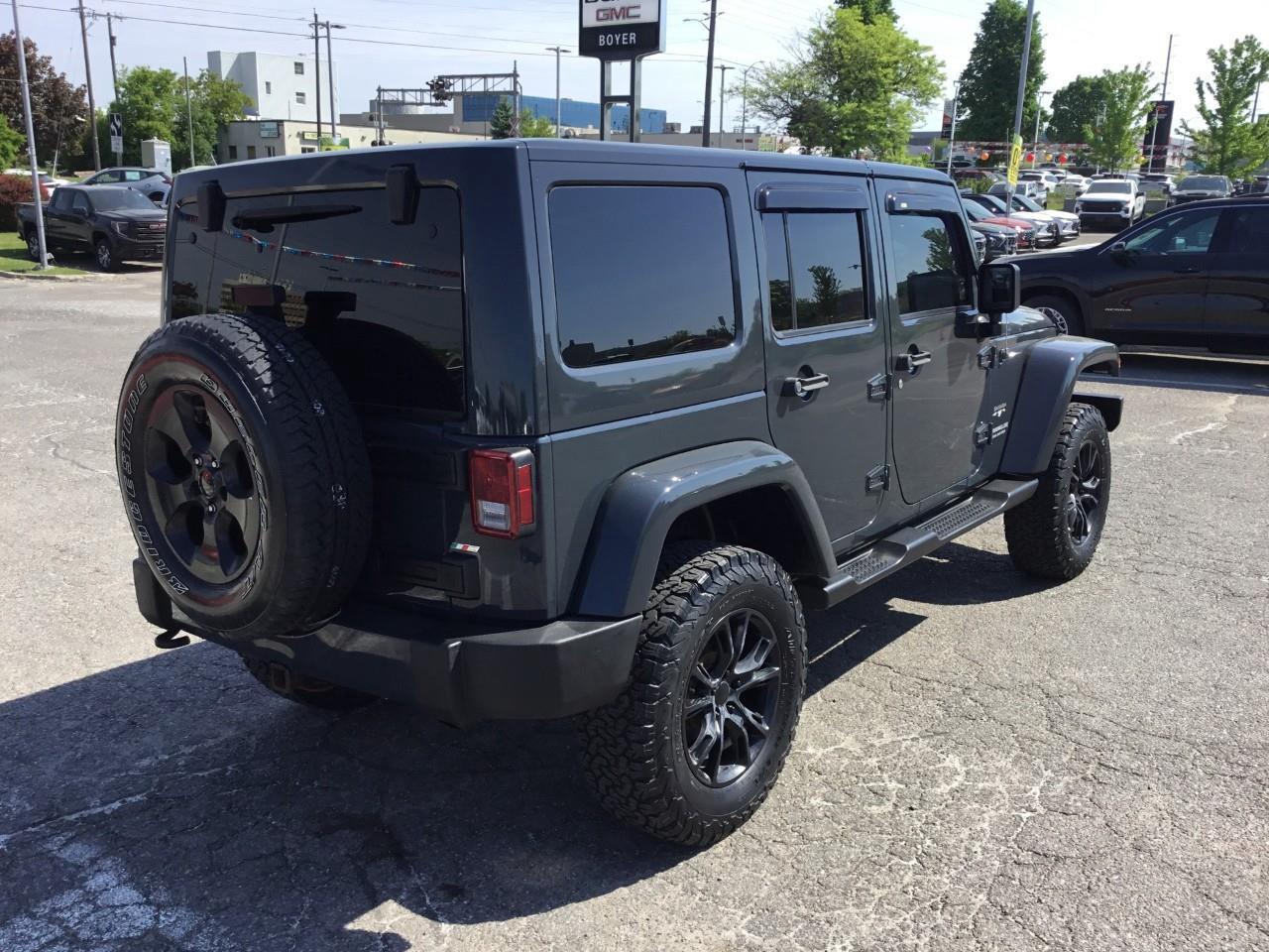 2017 Jeep WRANGLER UNLIMITED Sahara Photo
