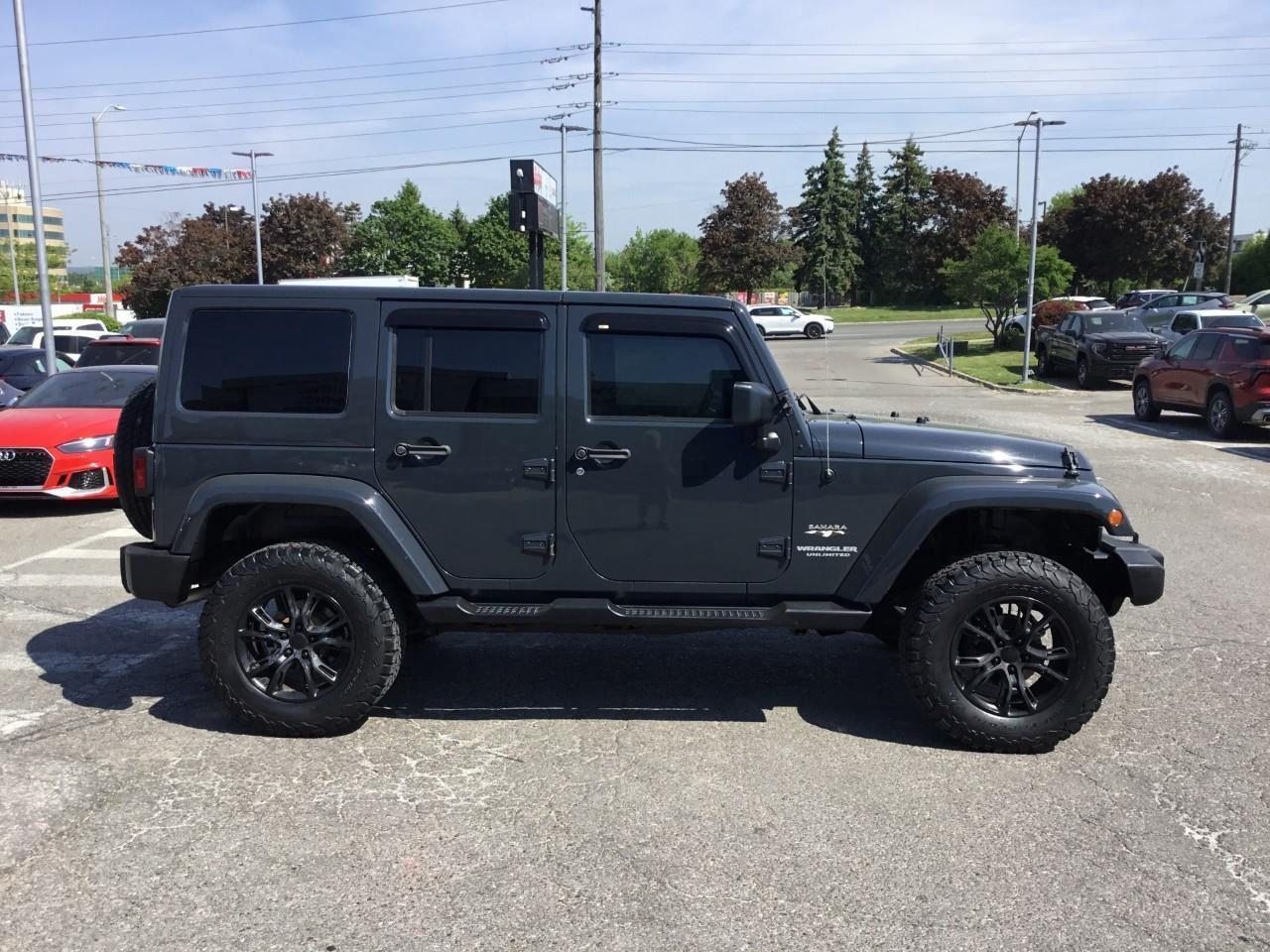 2017 Jeep WRANGLER UNLIMITED Sahara Photo