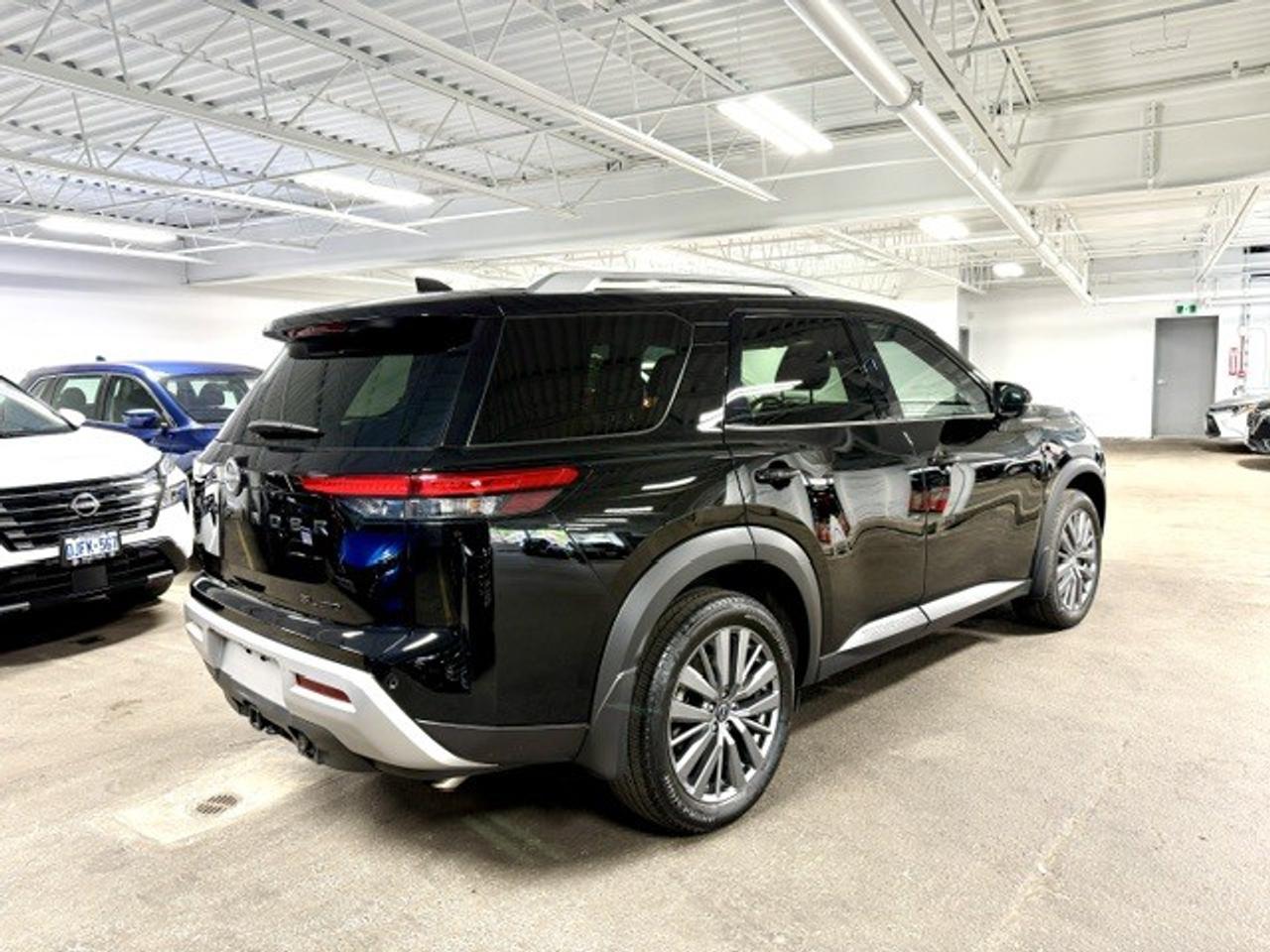 2025 Nissan Pathfinder SL 4dr 4x4 Photo