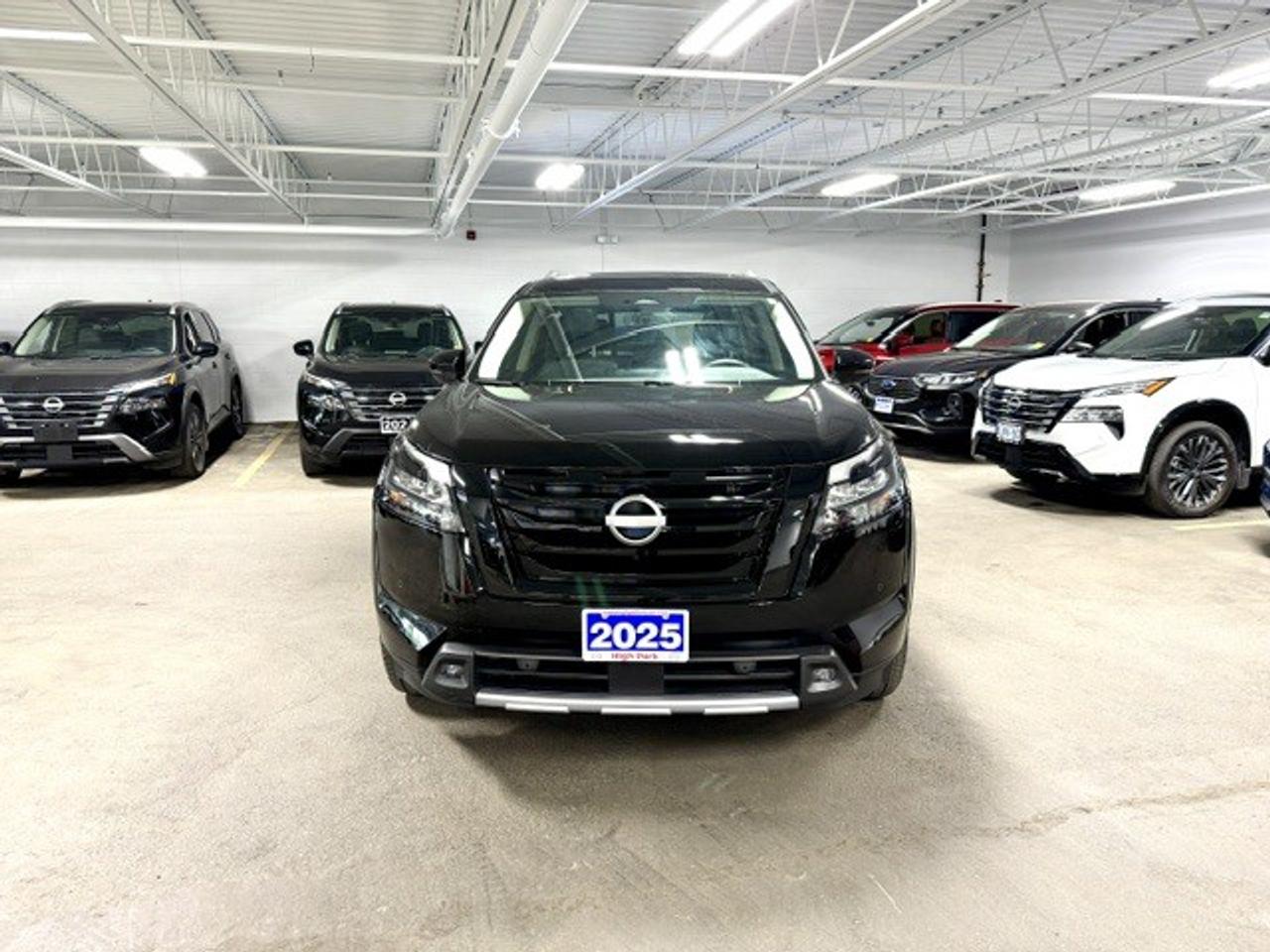 2025 Nissan Pathfinder SL 4dr 4x4 Photo1