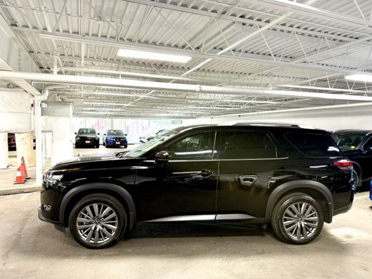 2025 Nissan Pathfinder SL 4dr 4x4 Photo