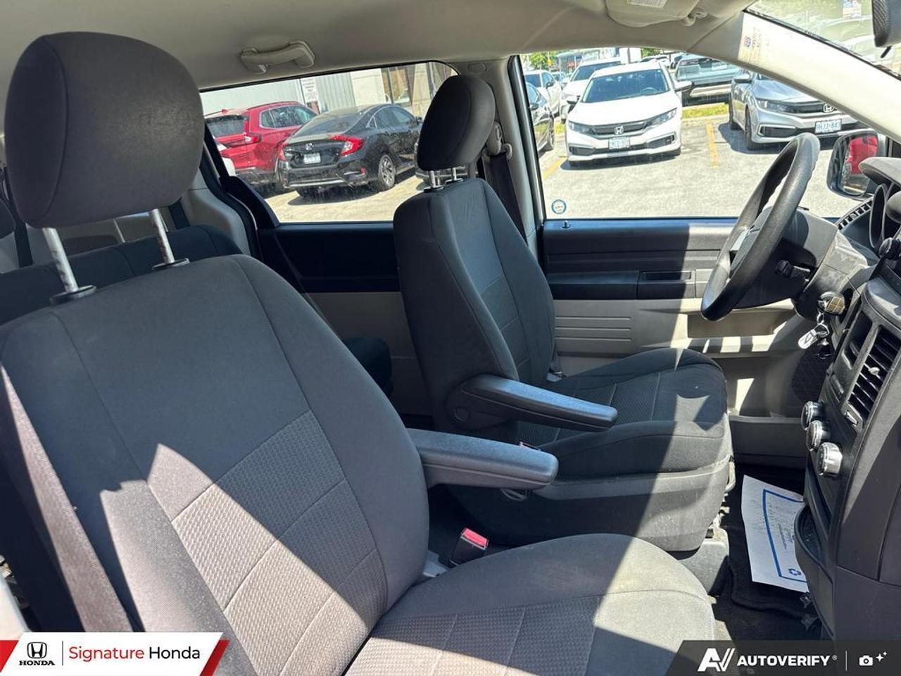 2009 Dodge Grand Caravan SE Photo