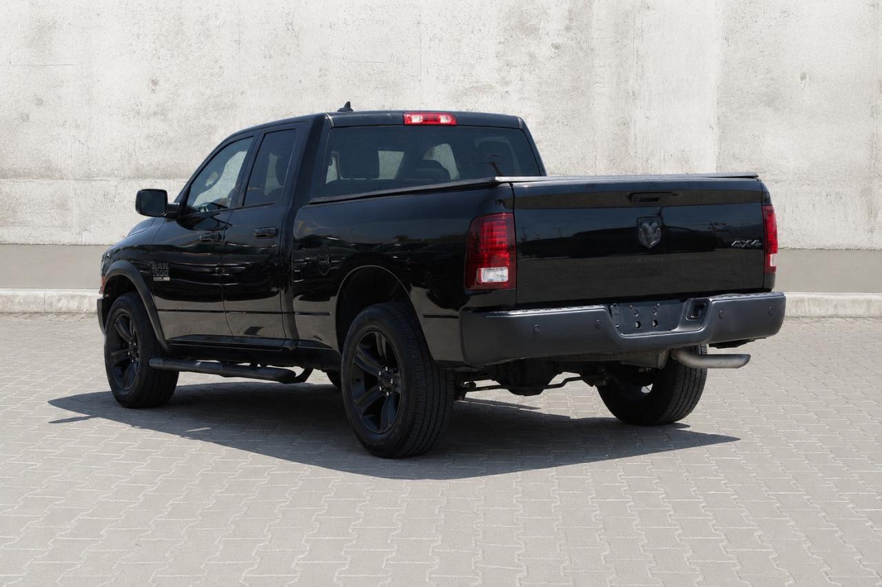 2022 RAM 1500 Classic SLT  SiriusXM SideSteps BedCover RearParkingSensor Photo3
