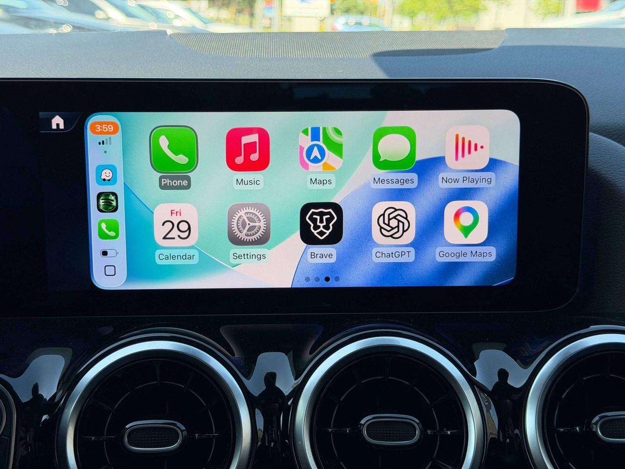 2026 Mercedes-Benz GLA APPLE CARPLAY/ANDROID AUTO, NAVIGATION,PANOROOF Photo4