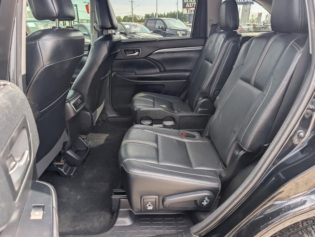 2017 Toyota Highlander SE AWD  NAVI LEATHER SUNROOF CAMERA HTD SEATS Photo