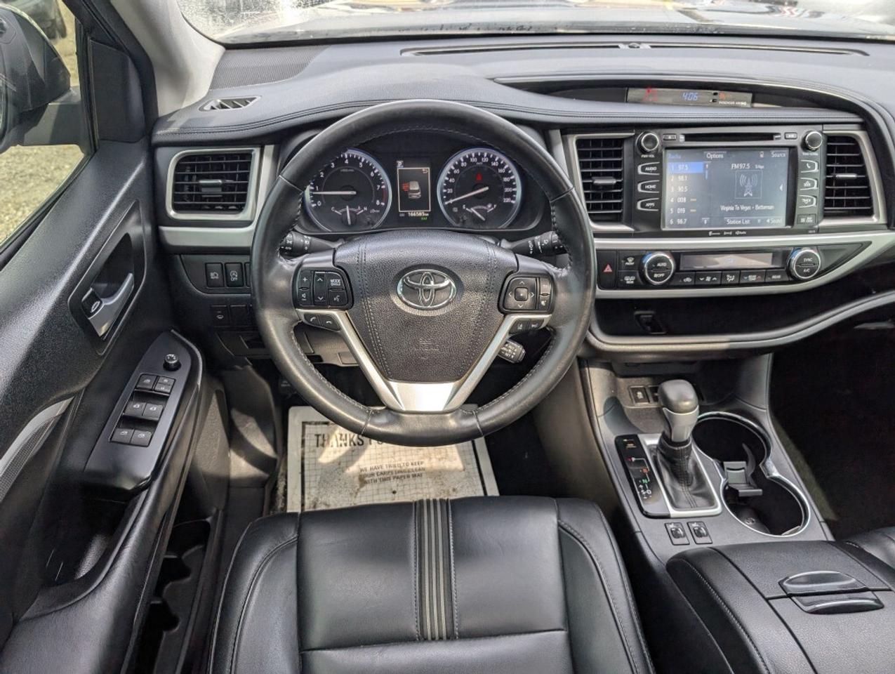 2017 Toyota Highlander SE AWD  NAVI LEATHER SUNROOF CAMERA HTD SEATS Photo