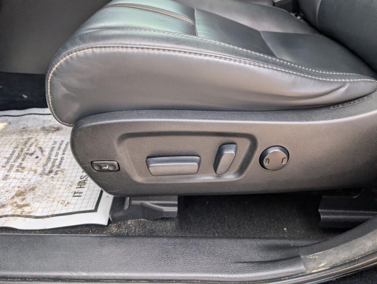 2017 Toyota Highlander SE AWD  NAVI LEATHER SUNROOF CAMERA HTD SEATS Photo