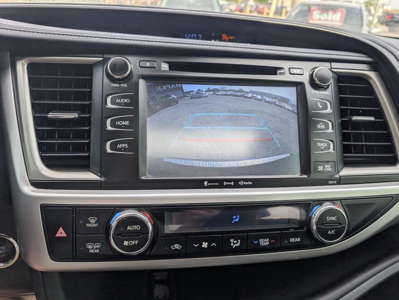 2017 Toyota Highlander SE AWD  NAVI LEATHER SUNROOF CAMERA HTD SEATS Photo
