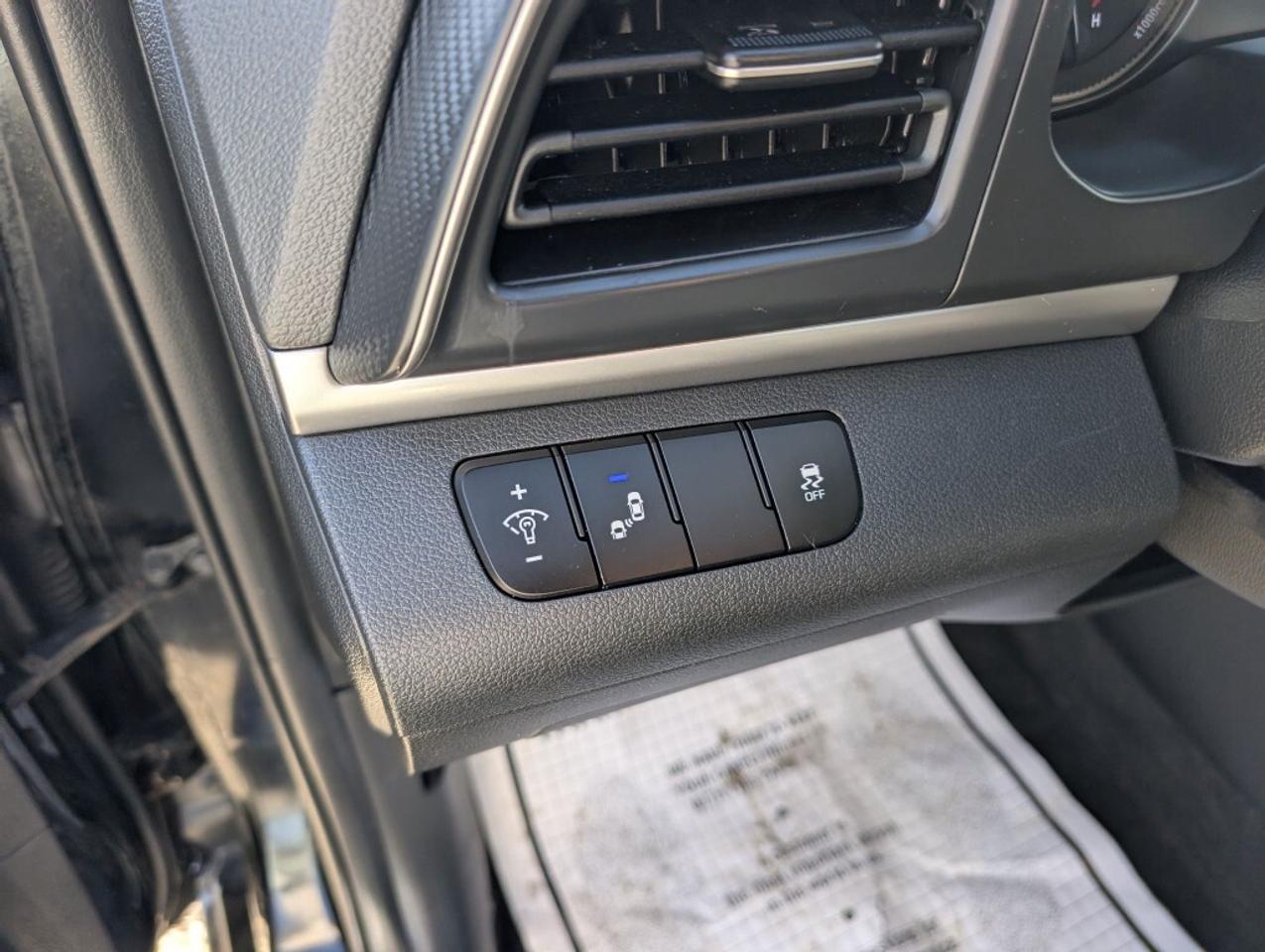 2020 Hyundai Elantra Preferred   HEATED SEATS & STEERING   CAMERA   BLI Photo