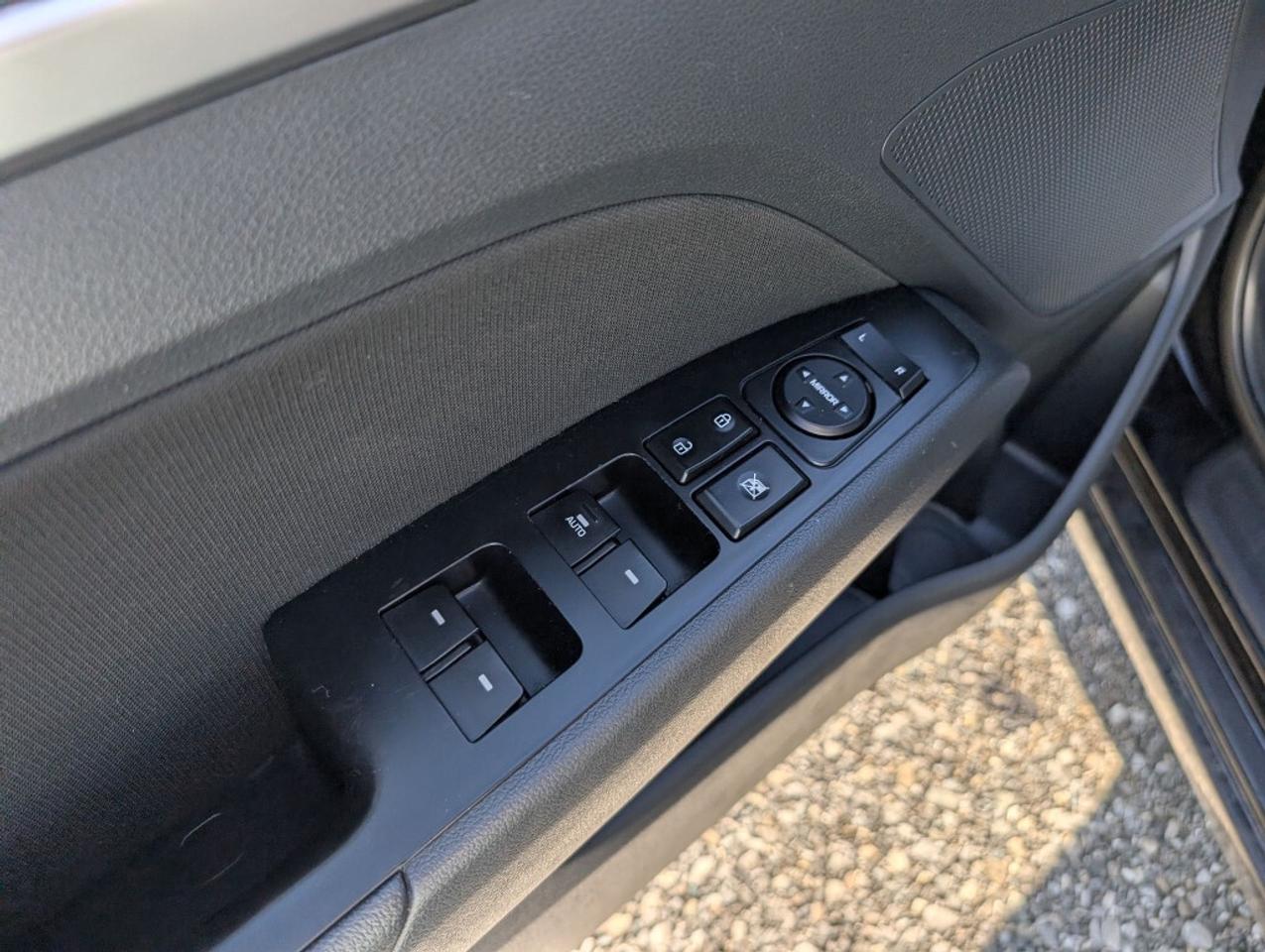 2020 Hyundai Elantra Preferred   HEATED SEATS & STEERING   CAMERA   BLI Photo