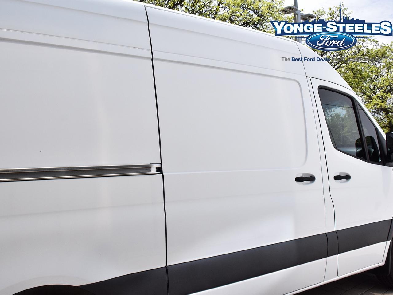 2019 Mercedes-Benz Sprinter Cargo Van 3500 High Roof - DIESEL - LOW KMS Photo