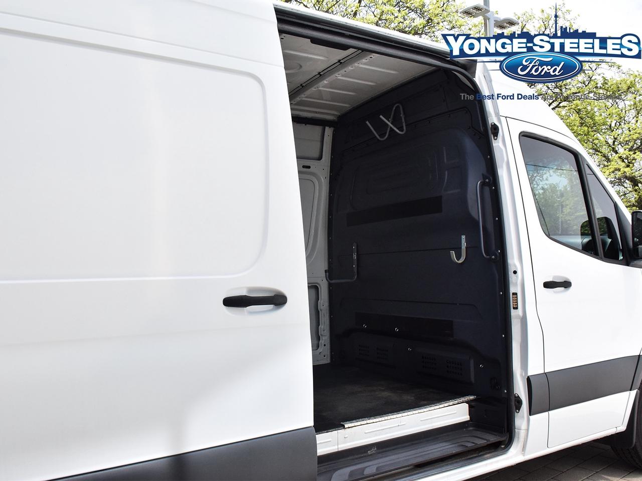 2019 Mercedes-Benz Sprinter Cargo Van 3500 High Roof - DIESEL - LOW KMS Photo