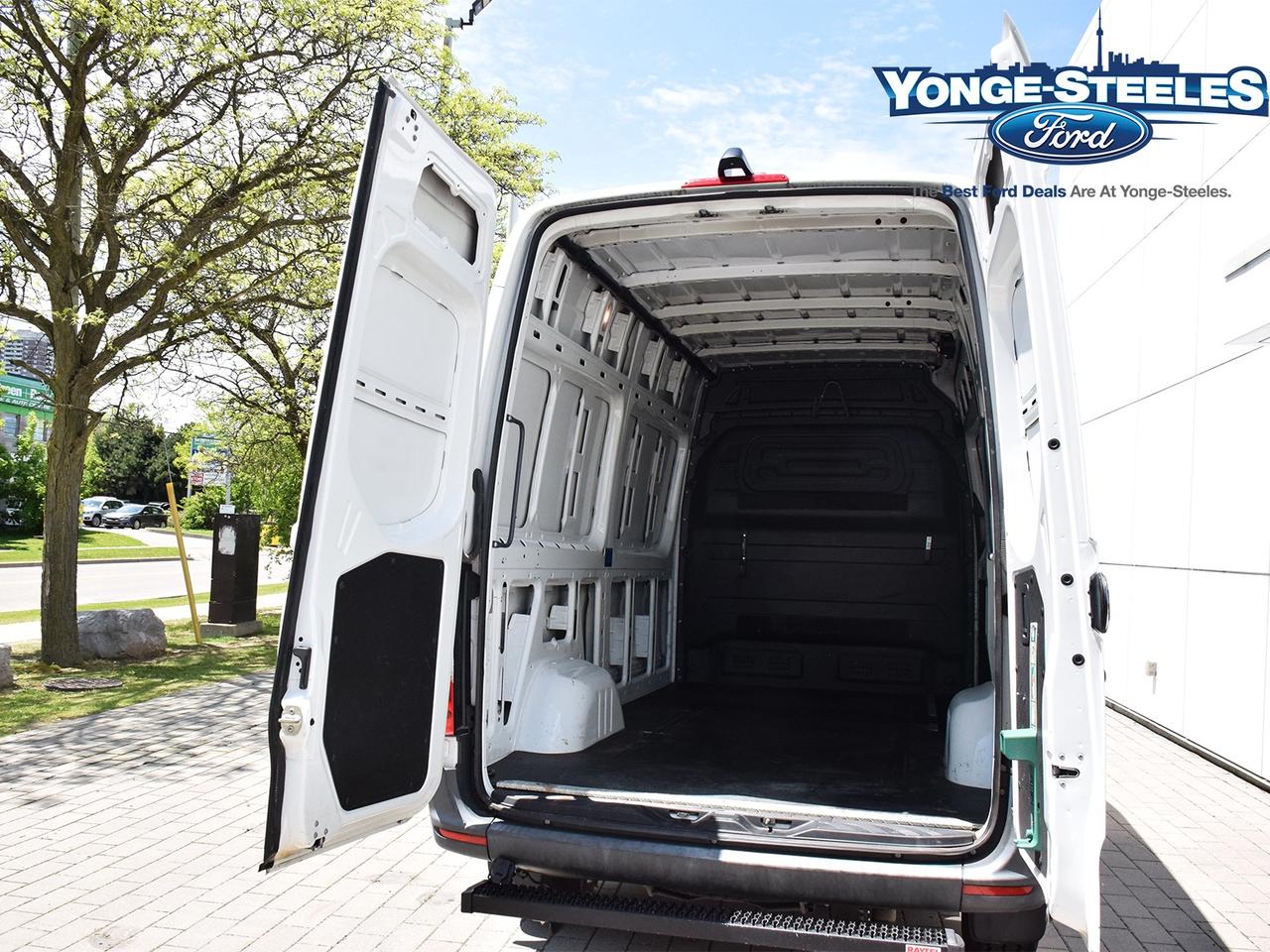 2019 Mercedes-Benz Sprinter Cargo Van 3500 High Roof - DIESEL - LOW KMS Photo