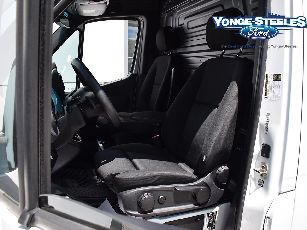 2019 Mercedes-Benz Sprinter Cargo Van 3500 High Roof - DIESEL - LOW KMS Photo