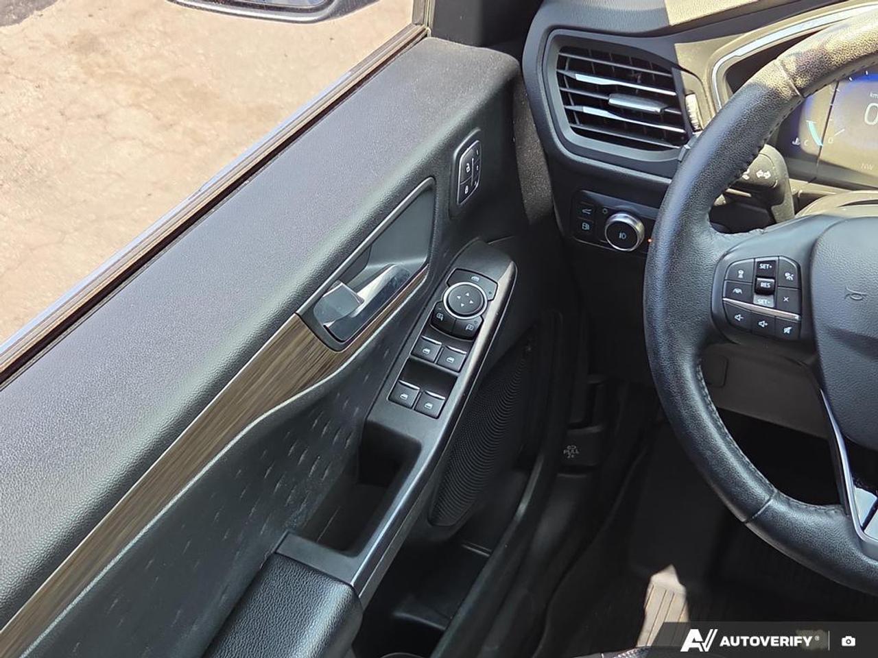 2020 Ford Escape Titanium Hybrid HYBRID   AUTO PARKING   HEATED SEA Photo