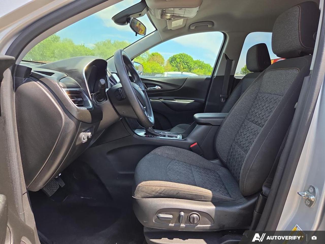 2022 Chevrolet Equinox LT SMART DEVICE INTEGRATION   LANE ASSIST   REMOTE Photo