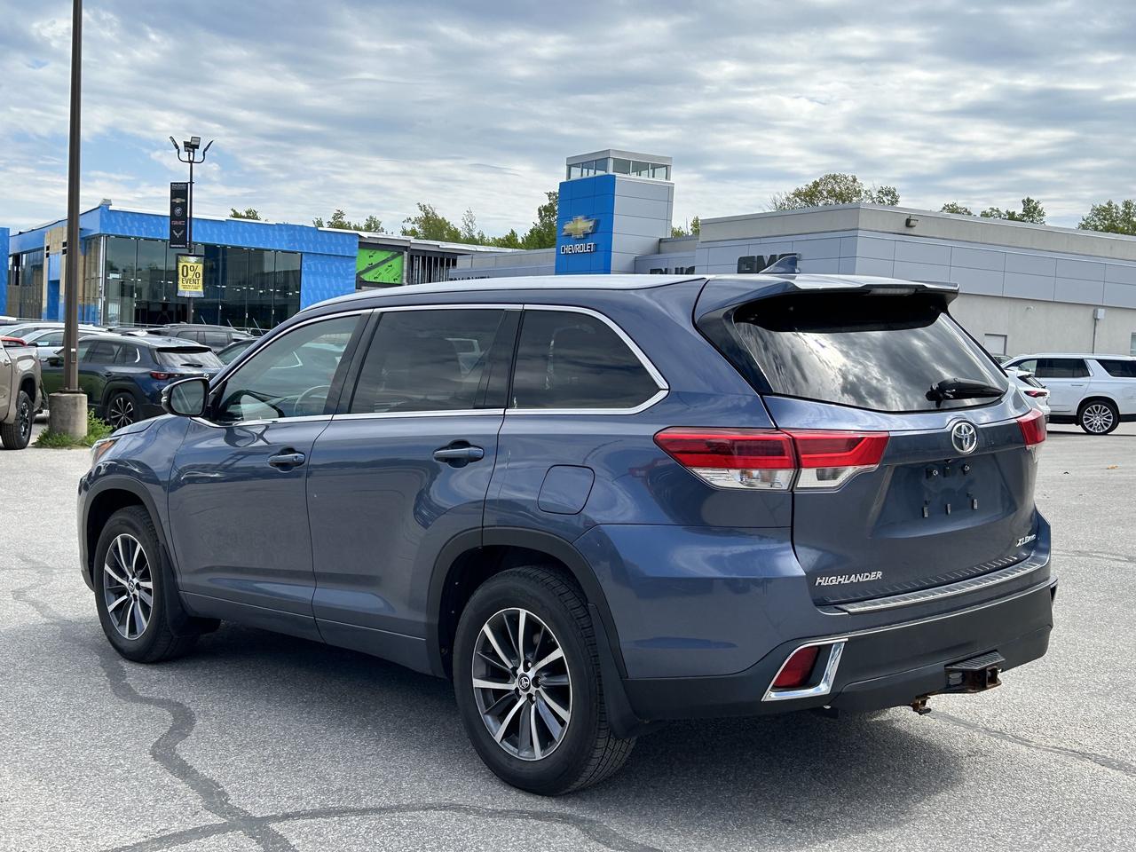 2018 Toyota Highlander AWD XLE Photo2