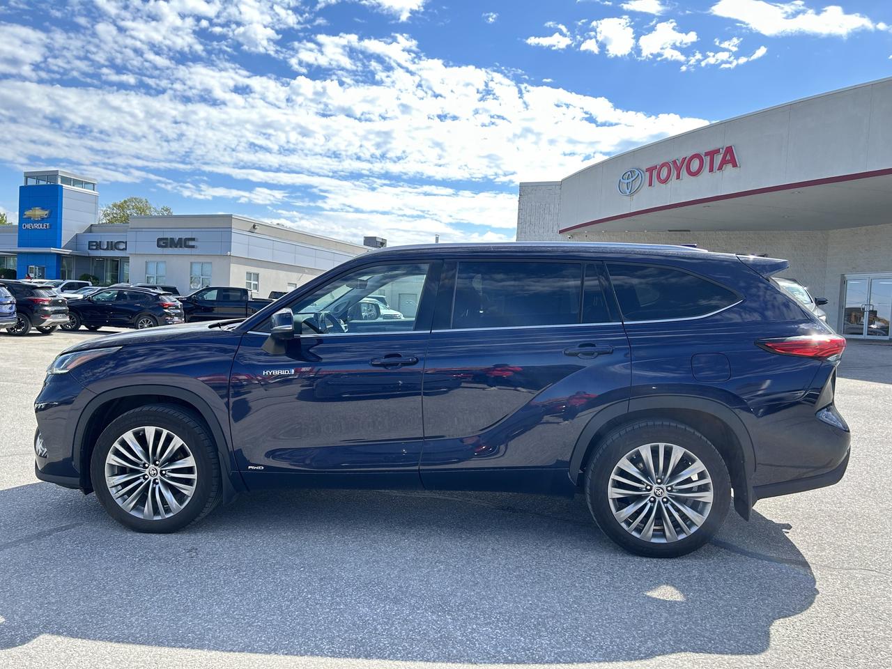 2021 Toyota Highlander Hybrid Platinum   JBL Audio Photo