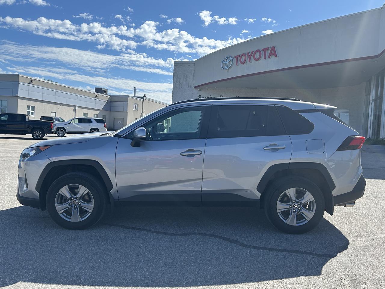 2022 Toyota RAV4 Hybrid LE AWD   ONE OWNER Photo