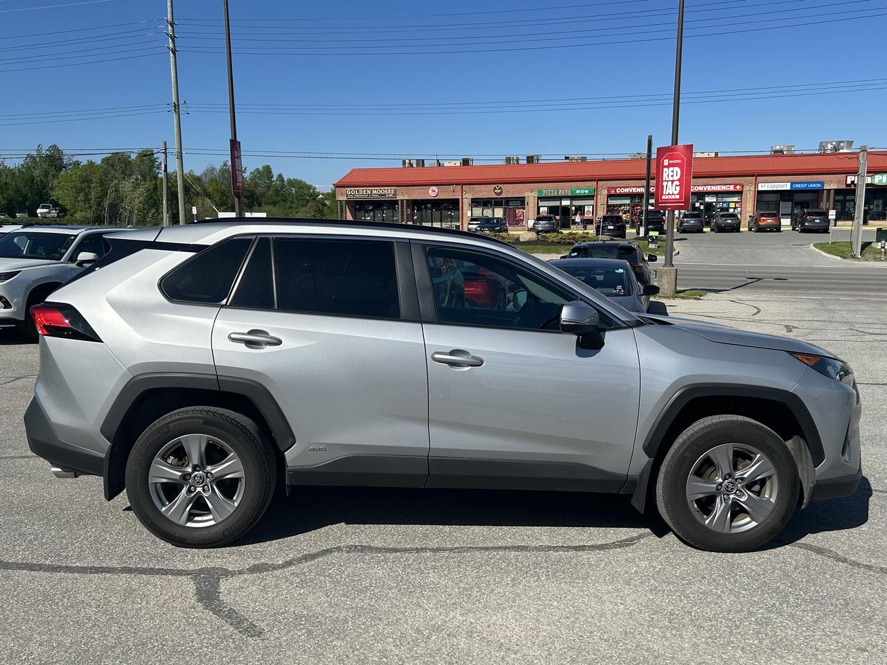2022 Toyota RAV4 Hybrid LE AWD   ONE OWNER Photo