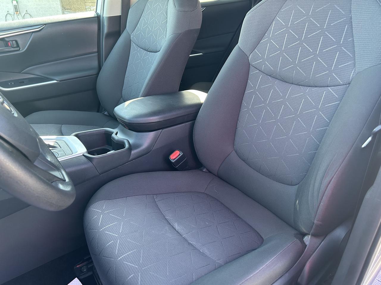 2022 Toyota RAV4 Hybrid LE AWD   ONE OWNER Photo