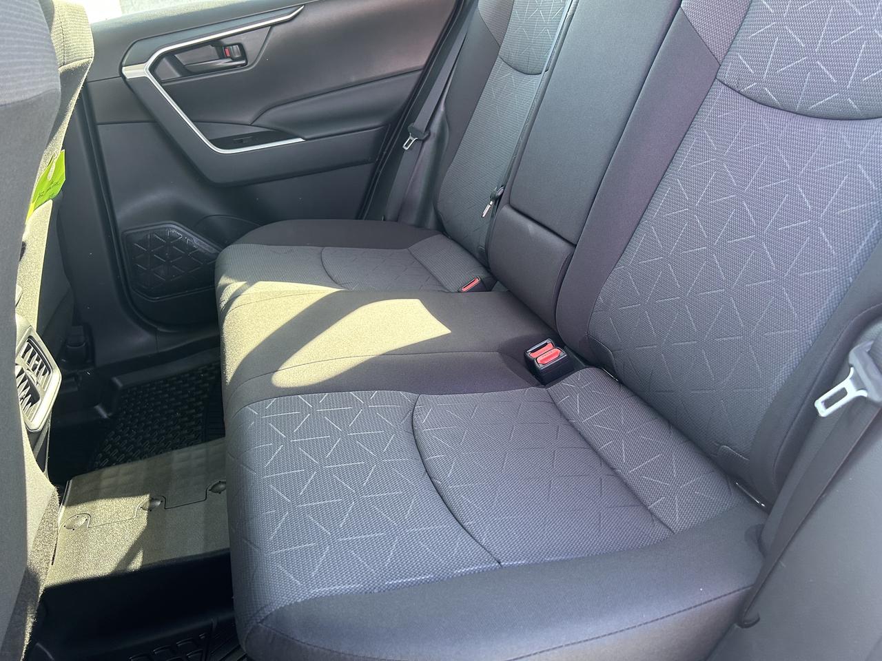 2022 Toyota RAV4 Hybrid LE AWD   ONE OWNER Photo