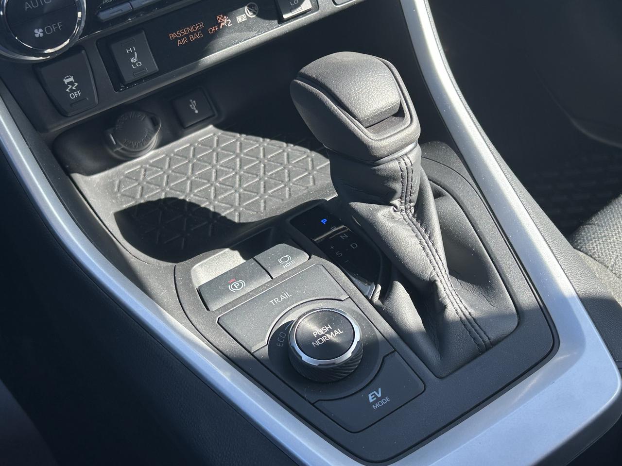 2022 Toyota RAV4 Hybrid LE AWD   ONE OWNER Photo