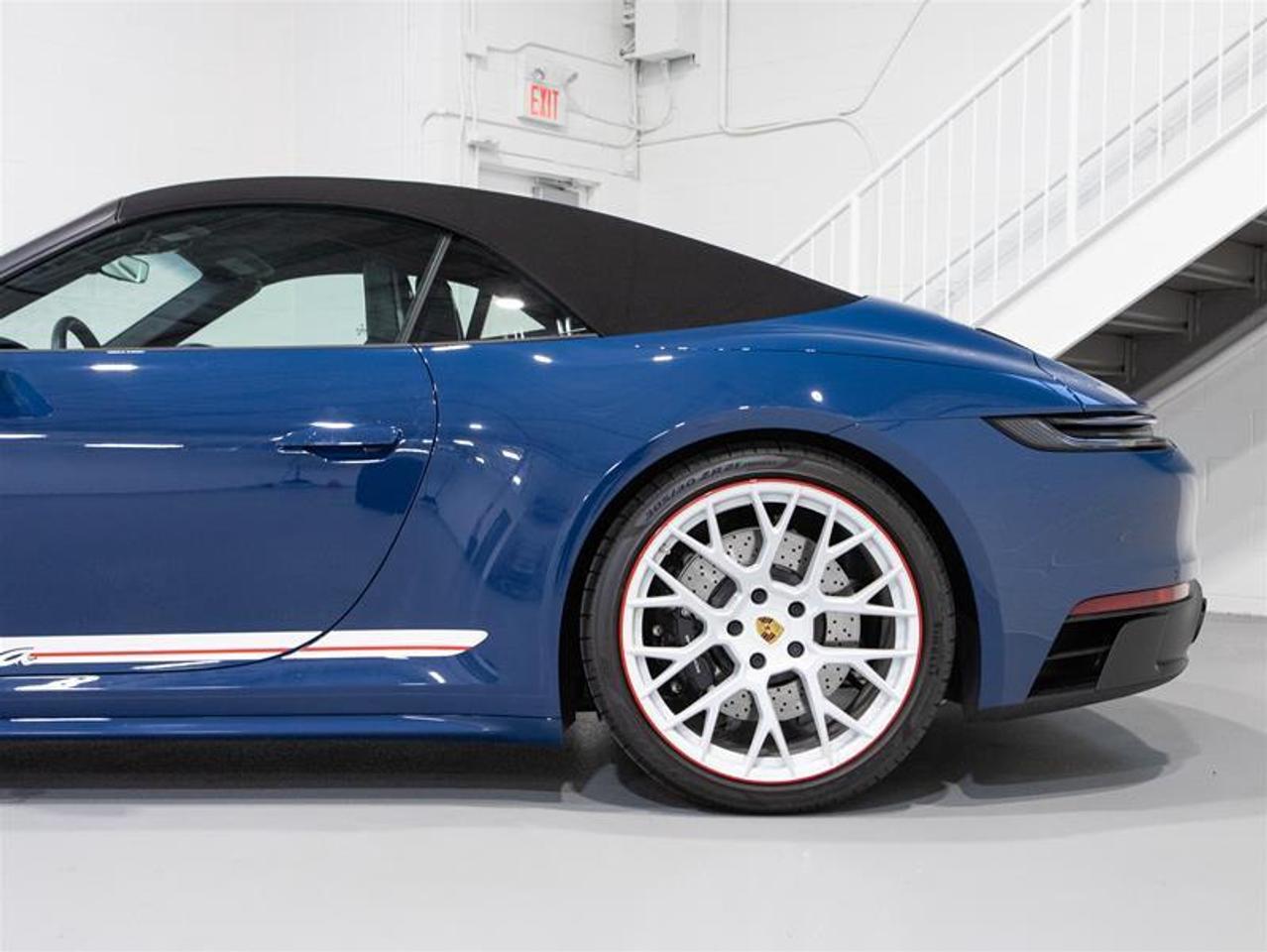 2023 Porsche 911 Carrera Cabriolet GTS Photo