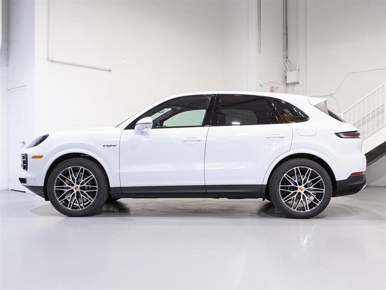 2026 Porsche Cayenne e-Hybrid AWD Photo