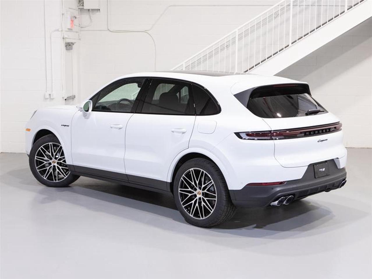2026 Porsche Cayenne e-Hybrid AWD Photo