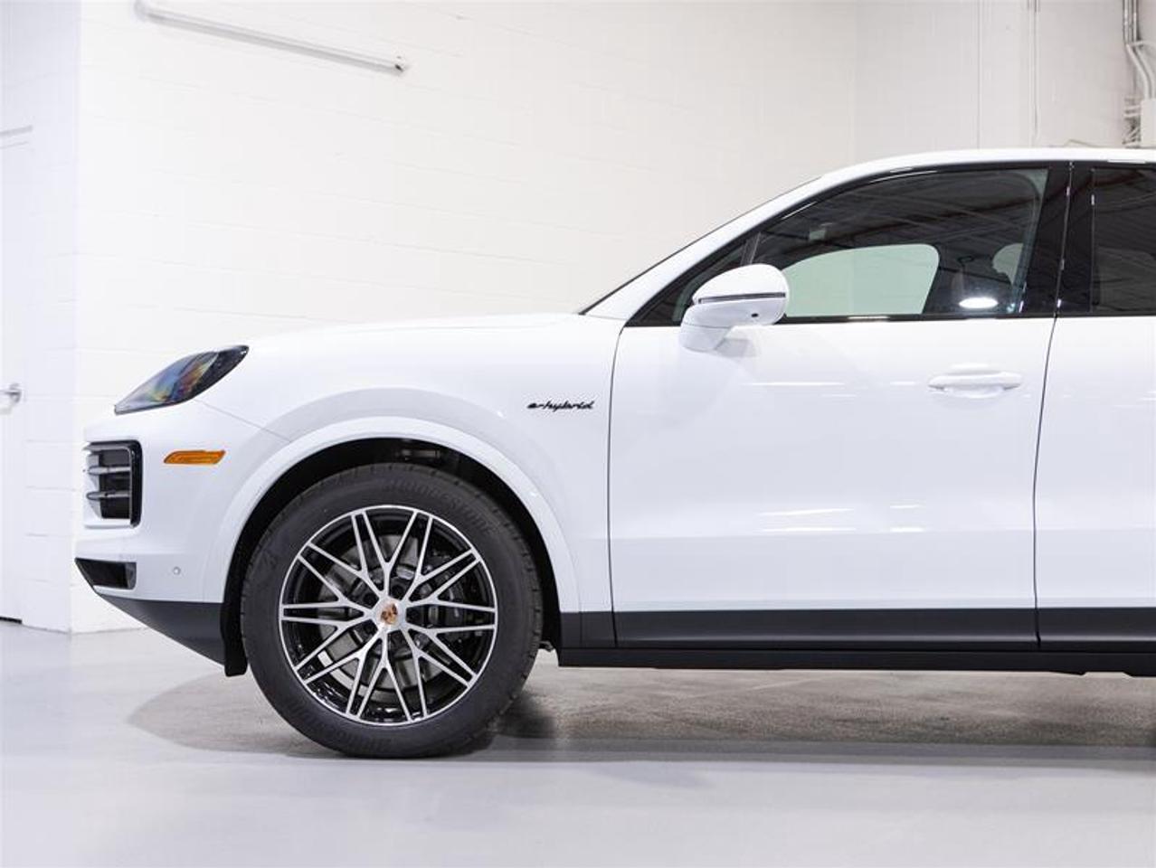 2026 Porsche Cayenne e-Hybrid AWD Photo