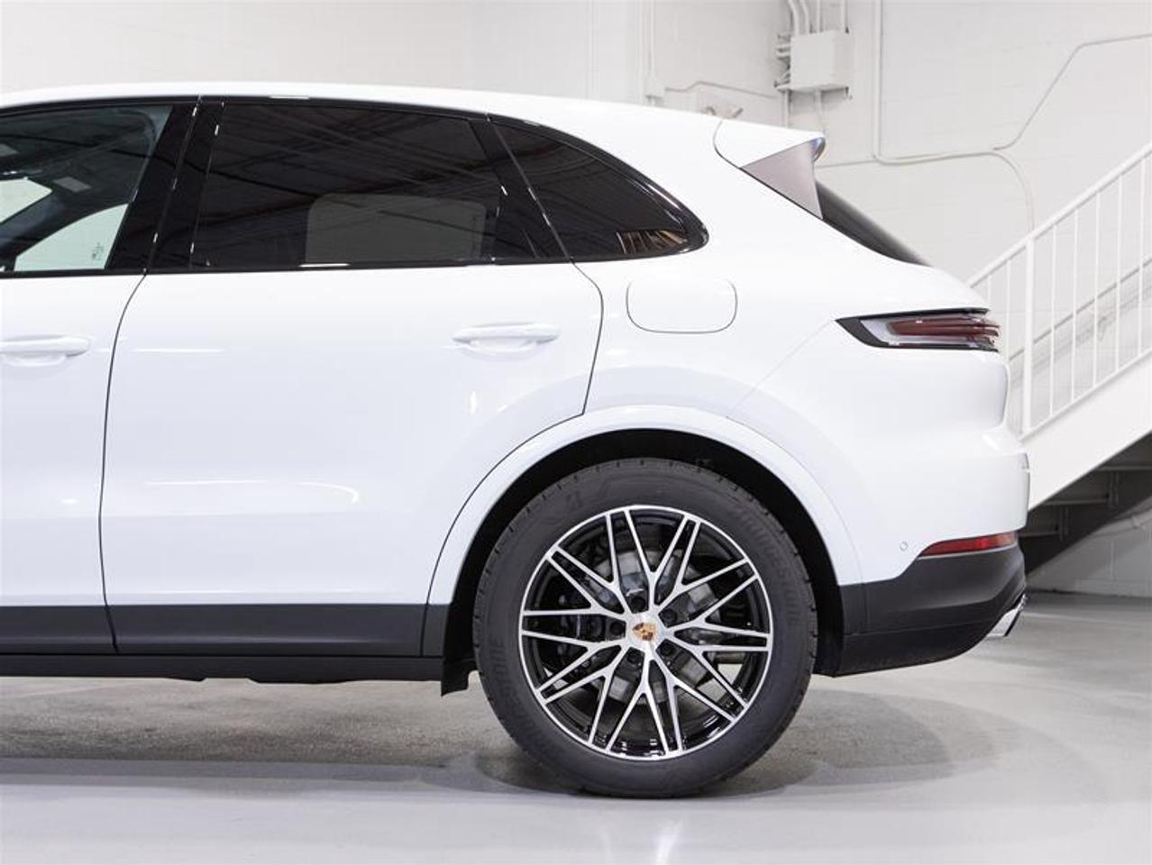 2026 Porsche Cayenne e-Hybrid AWD Photo