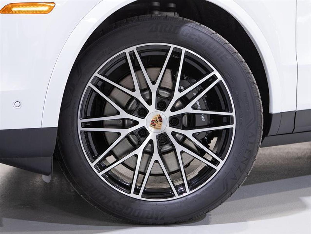 2026 Porsche Cayenne e-Hybrid AWD Photo