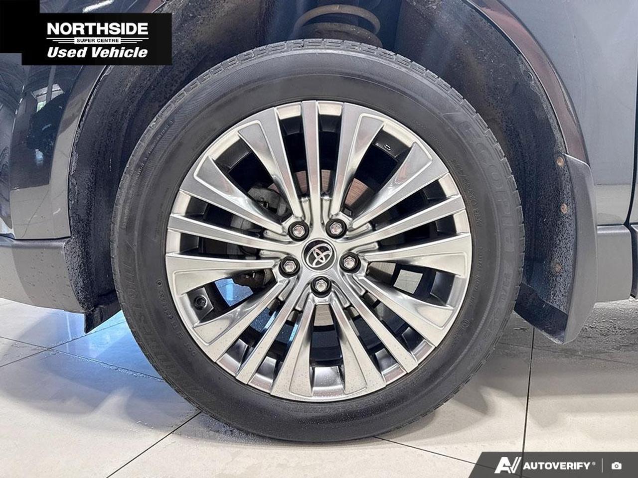 2022 Toyota Venza XLE AWD Photo