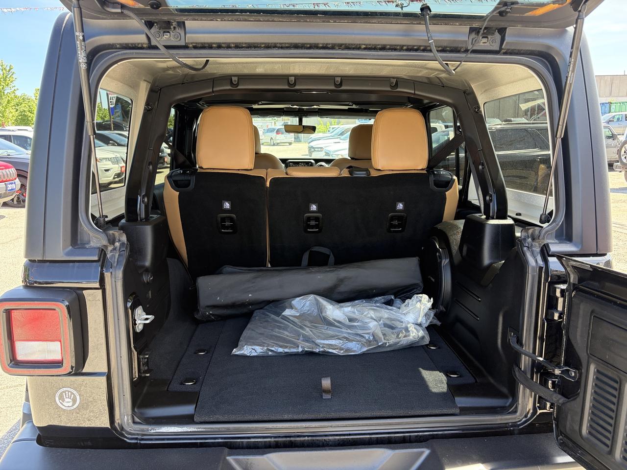 2022 Jeep Wrangler Sahara V6, Leather Seats, Remote Start Photo