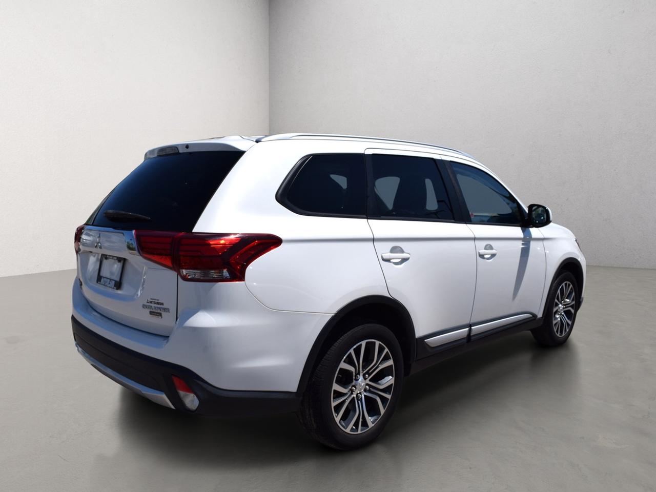 2016 Mitsubishi Outlander ES AWC Sunroof Photo4
