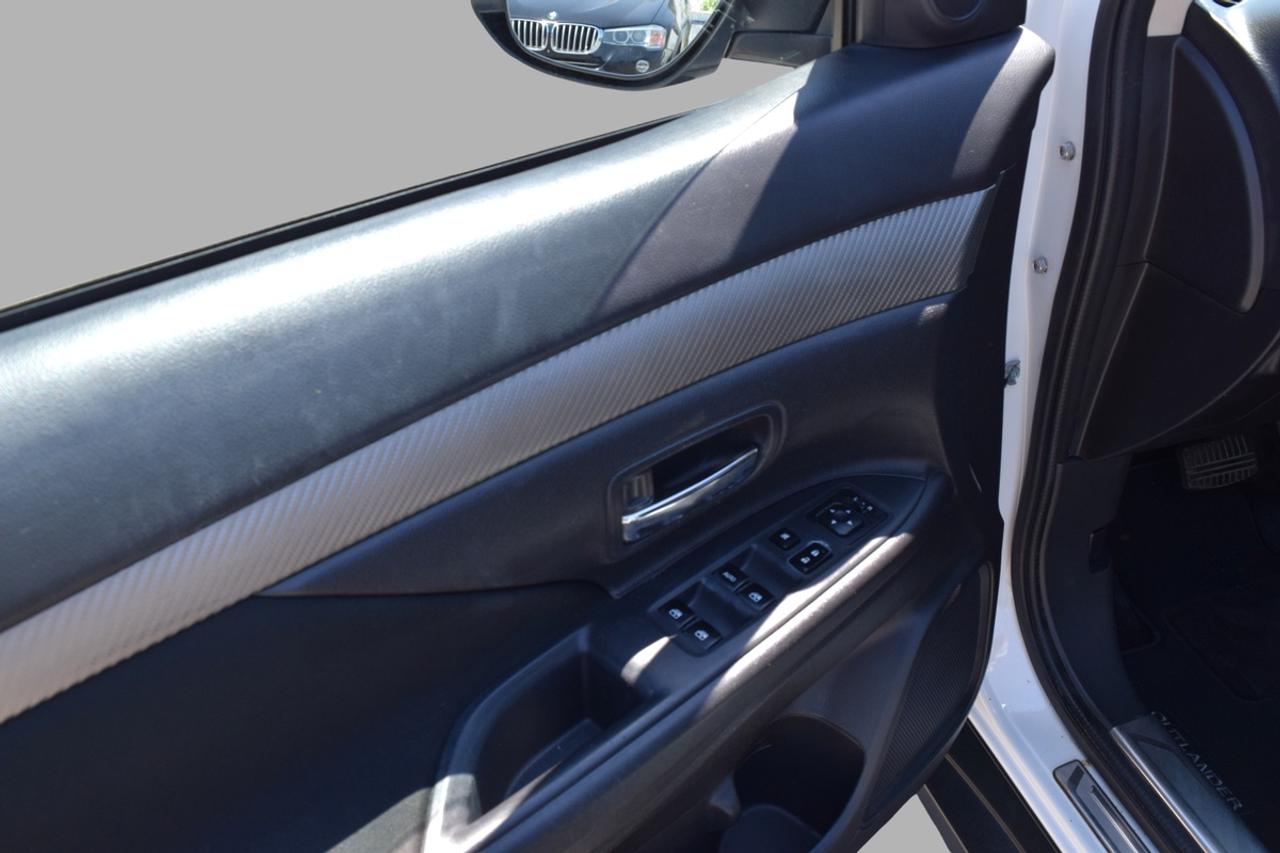 2016 Mitsubishi Outlander ES AWC Sunroof Photo