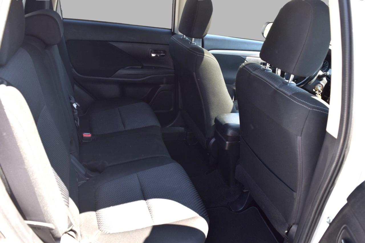 2016 Mitsubishi Outlander ES AWC Sunroof Photo